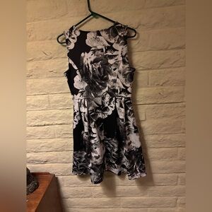 Apt 9 Graphic Design Dress with Pockets-Medium